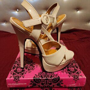 Women's size 6.5 Cream Sandals